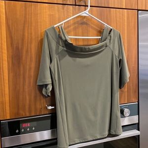 Chandail Small de Mélanie Lyne